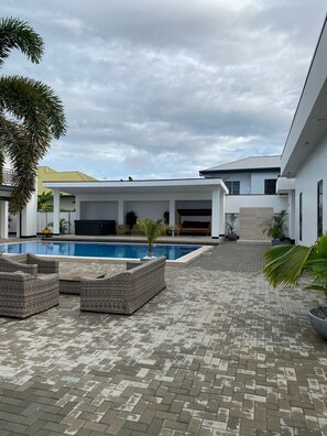 Pool - Empire Villa 2 Mon Plaisir (Paramaribo)