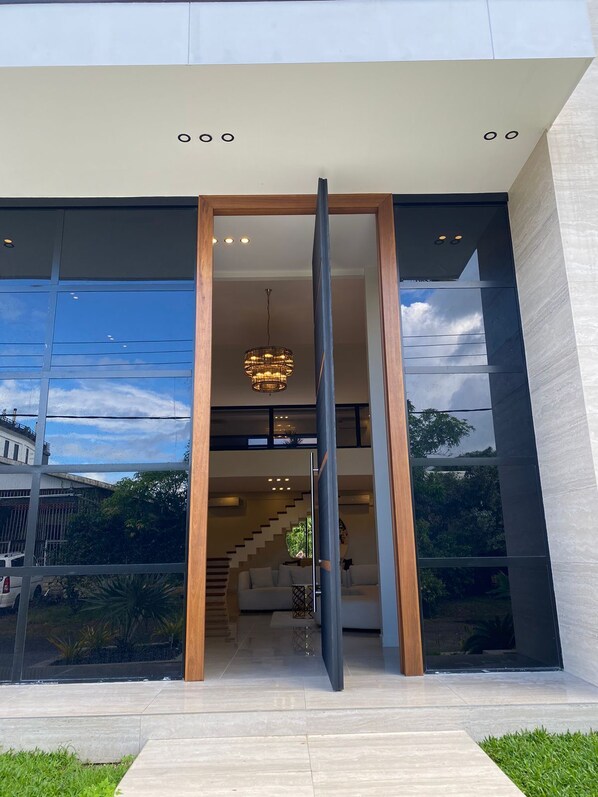 Exterior - Empire Villa 2 Mon Plaisir (Paramaribo)