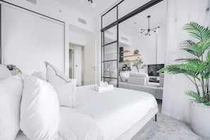 Desk, iron/ironing board, WiFi - Free housekeeping visits during your stay - StayShort - Stylish Studio Apartment at Collective Tower (Dubai)