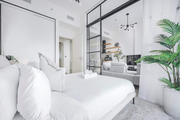 Desk, iron/ironing board, WiFi