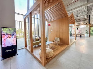 Interior - Free housekeeping visits during your stay - StayShort - Stylish Studio Apartment at Collective Tower (Dubai)