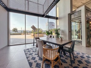 Dining - StayShort - Soothing Studio Apartment in Collective Tower at Dubai Hills (Dubai)