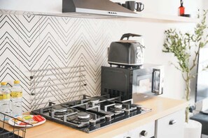 Highchair - StayShort - Soothing Studio Apartment in Collective Tower at Dubai Hills (Dubai)