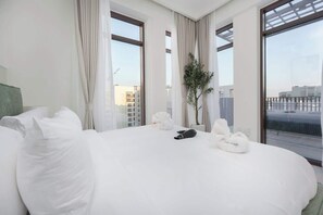 3 bedrooms, desk, iron/ironing board, WiFi