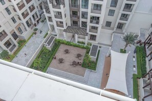 Terrace/patio - StayShort - Peaceful 4-Bedroom, Bright Kitchen Space in Dubai Creek Harbour (Emaar Beachfront)