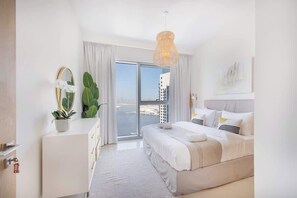 3 bedrooms, iron/ironing board, WiFi - StayShort - Stylish Cozy 3-Bedroom Apartment with Harbour Views in Dubai Creek H (Creek Harbour)