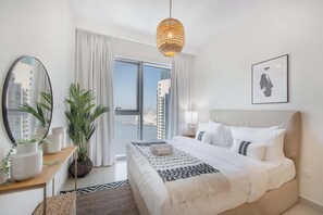 3 bedrooms, iron/ironing board, WiFi - StayShort - Stylish Cozy 3-Bedroom Apartment with Harbour Views in Dubai Creek H (Creek Harbour)