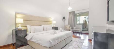 2 bedrooms, desk, iron/ironing board, WiFi