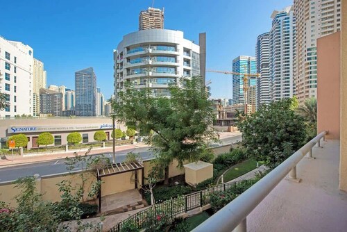 StayShort - Polished 2BR in Marina with Balcony Views!
