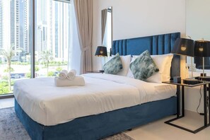 2 bedrooms, desk, iron/ironing board, WiFi