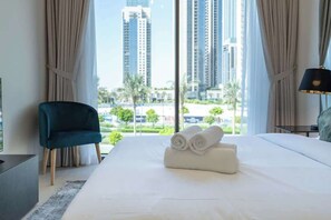 2 bedrooms, desk, iron/ironing board, WiFi