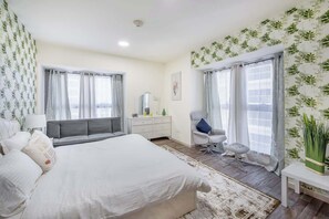 2 bedrooms, iron/ironing board, WiFi