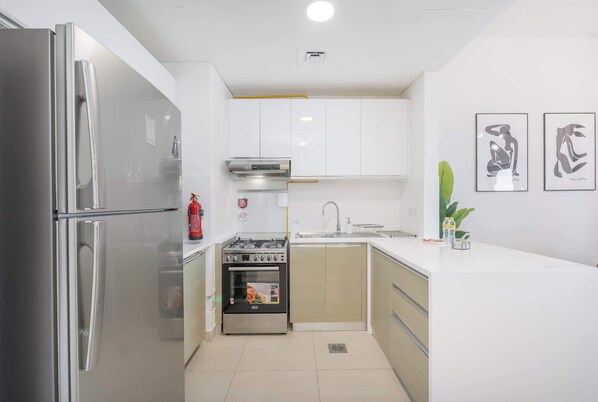 Fridge, microwave, oven, stovetop