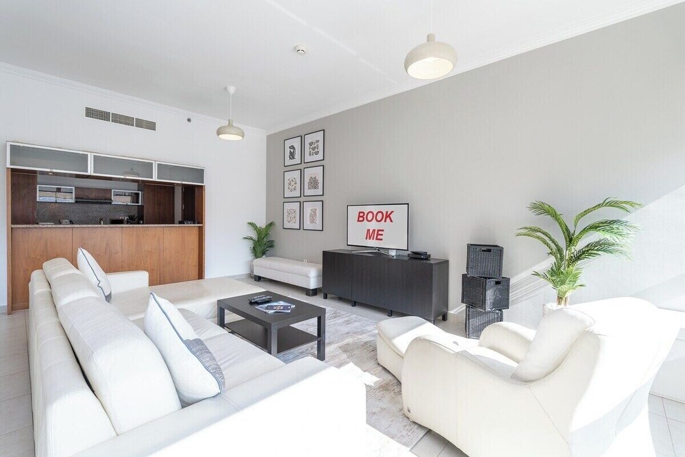 I sleep 3 in the marina! Dubai Vrbo