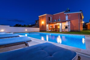 A heated pool - Villa Prisedi in Rakalj (Rakalj)