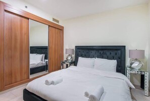 2 bedrooms, desk, iron/ironing board, WiFi