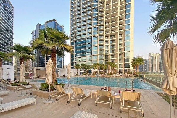 Pool - StayShort - Chic Studio Sleeps 2 in Business Bay! (Dubai)