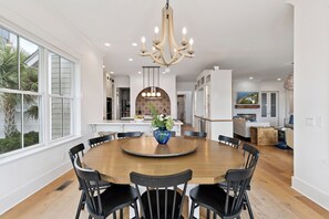 Dining - Sunset Peak sleeps 12 with a pool (St Simons Island)