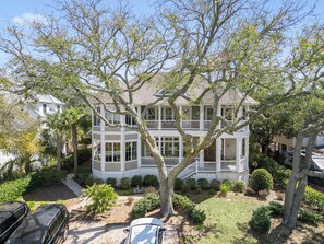 Exterior - Sunset Peak sleeps 12 with a pool (St Simons Island)