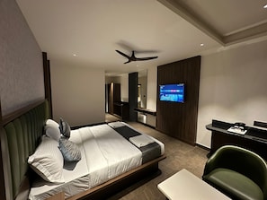 Bureau, espace de travail pour ordinateur portable, Wi-Fi gratuit