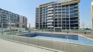 حمام سباحة