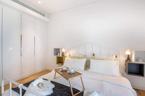 1 bedroom, desk, iron/ironing board, WiFi