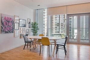 Dining - StayShort - Delightful 1BR in Bluewaters Island - JBR Walk! (Bluewaters Island)