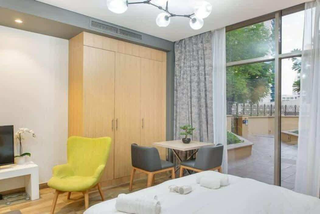 Schreibtisch, Bügeleisen/Bügelbrett, WLAN