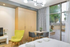 Desk, iron/ironing board, WiFi