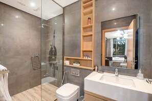 Shower, towels, soap, shampoo