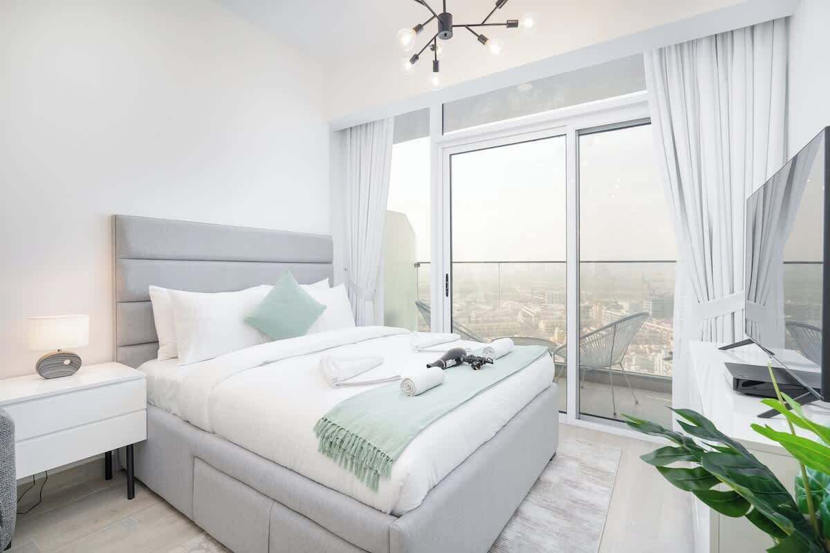 Bureau, fer et planche à repasser, Wi-Fi