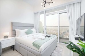 Schreibtisch, Bügeleisen/Bügelbrett, WLAN