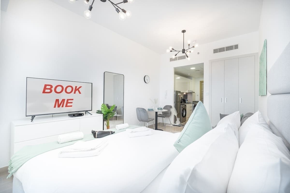 Desk, iron/ironing board, WiFi