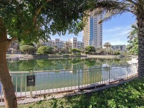 Property grounds - StayShort - Warm 2-Bedrooms with modern kitchen interior in The Greens! (Dubai)