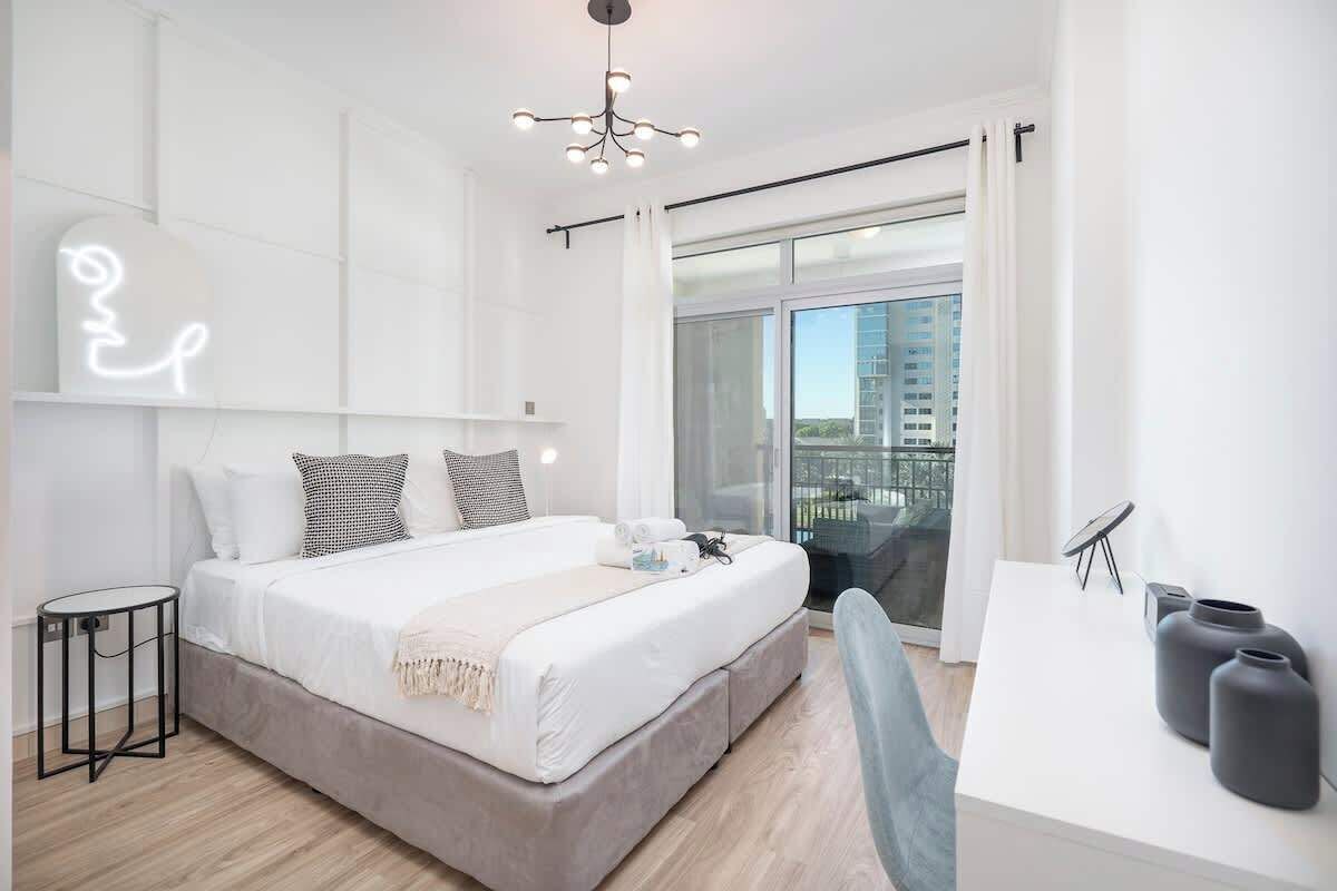 2 bedrooms, iron/ironing board, WiFi