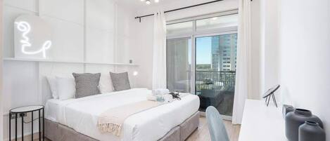 2 bedrooms, iron/ironing board, WiFi