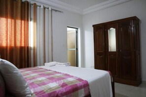 2 bedrooms, iron/ironing board, WiFi, bed sheets - Chez Mamanta 2 StLouis apt 2 rooms Furnished For Business or Private Stays (Saint-Louis)