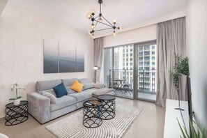 TV - StayShort - Chic 1BR Flat, Stunning Views in Dubai Hills (Dubai Hills)