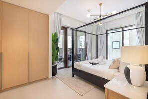 4 bedrooms, iron/ironing board, WiFi