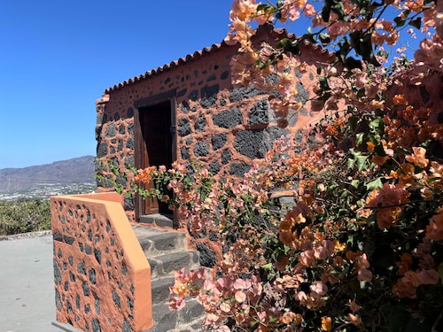 Sombrero de Pico C, with shared swimming pool in El Paso, island of La Palma