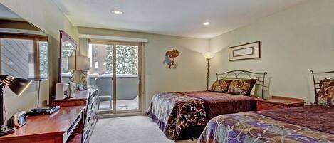 Room, 1 Bedroom | 1 bedroom, iron/ironing board, free WiFi