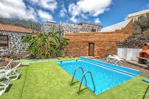 Sombrero de Pico B, El Paso, with shared pool