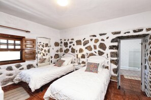 1 slaapkamer, een bureau, een strijkplank/strijkijzer, gratis wifi