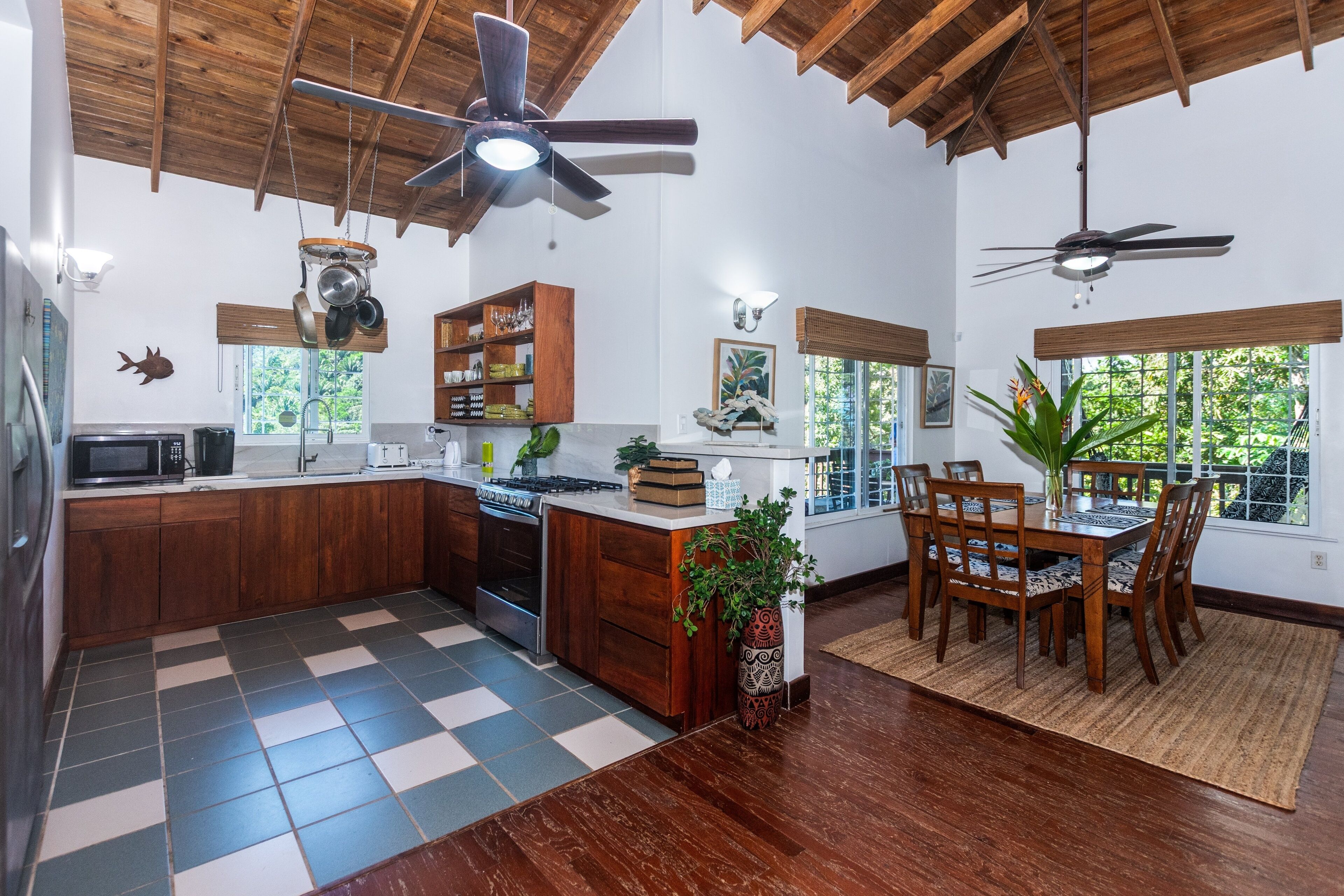 House, 2 Bedrooms | Dapur peribadi | Peti sejuk, pembancuh kopi/teh, pembakar roti 