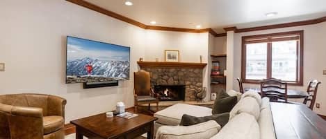 Condo, 2 Bedrooms | Living area