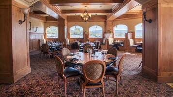 Villa, 3 Bedrooms | Dining