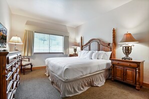 Villa, 3 Bedrooms - Villa 1041 3 Bed 3 Bath Full Kitchen 3 Bedroom Villa (Midway)