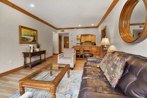 Living area - Villa 2082 3 Bed 3 Bath Full Kitchen 3 Bedroom Villa (Midway)