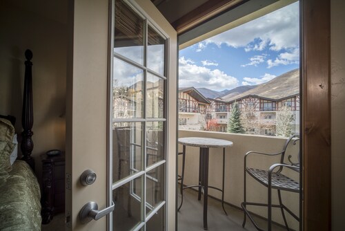 Villa 2082 3 Bed 3 Bath Full Kitchen 3 Bedroom Villa