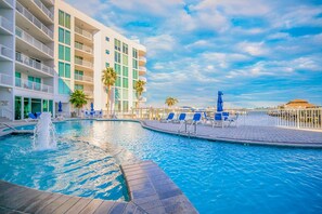 Appart'hôtel, 3 chambres | Piscine